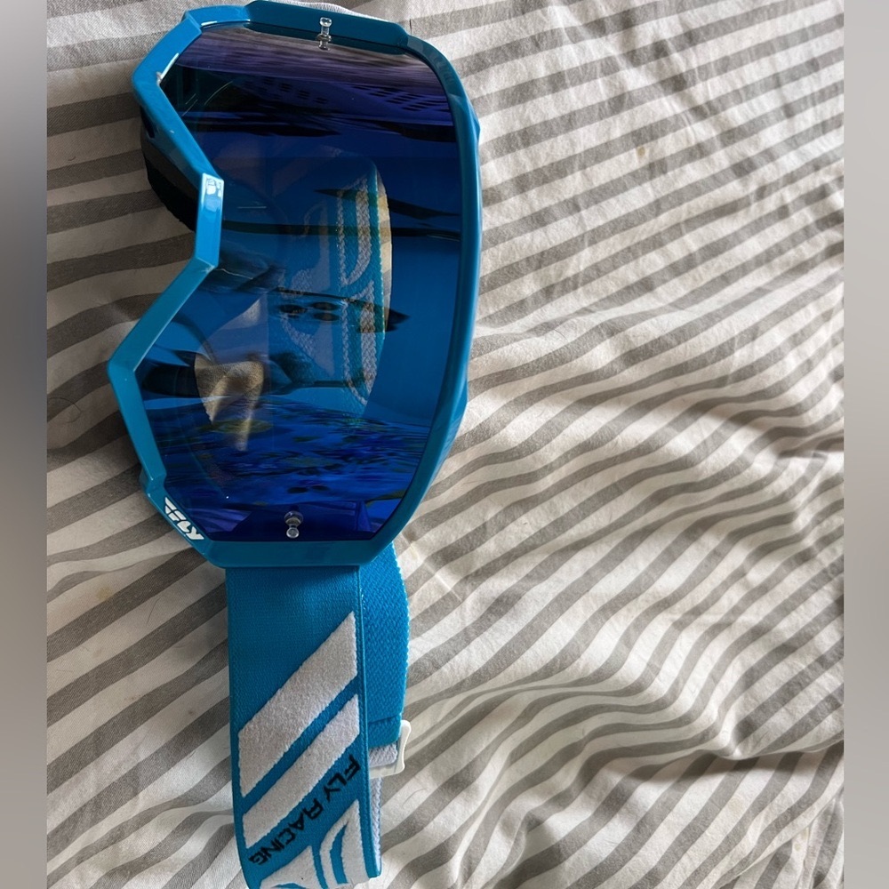 Fly racing goggles